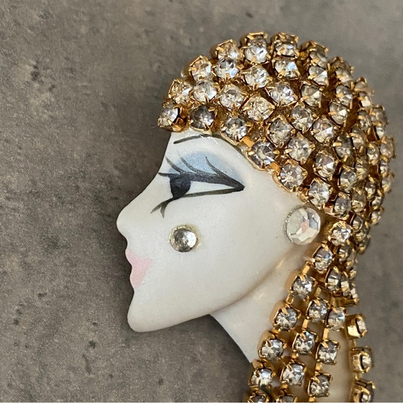 Vintage Brooch Beautiful Art Deco Flapper signed Lois Porcelain Crystals 3” - Picture 5 of 10